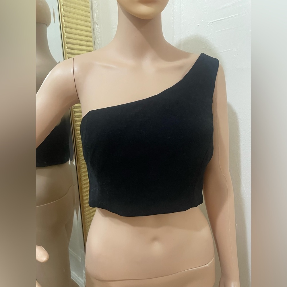 NBD Black Asymmetric One-Shoulder Crop Top